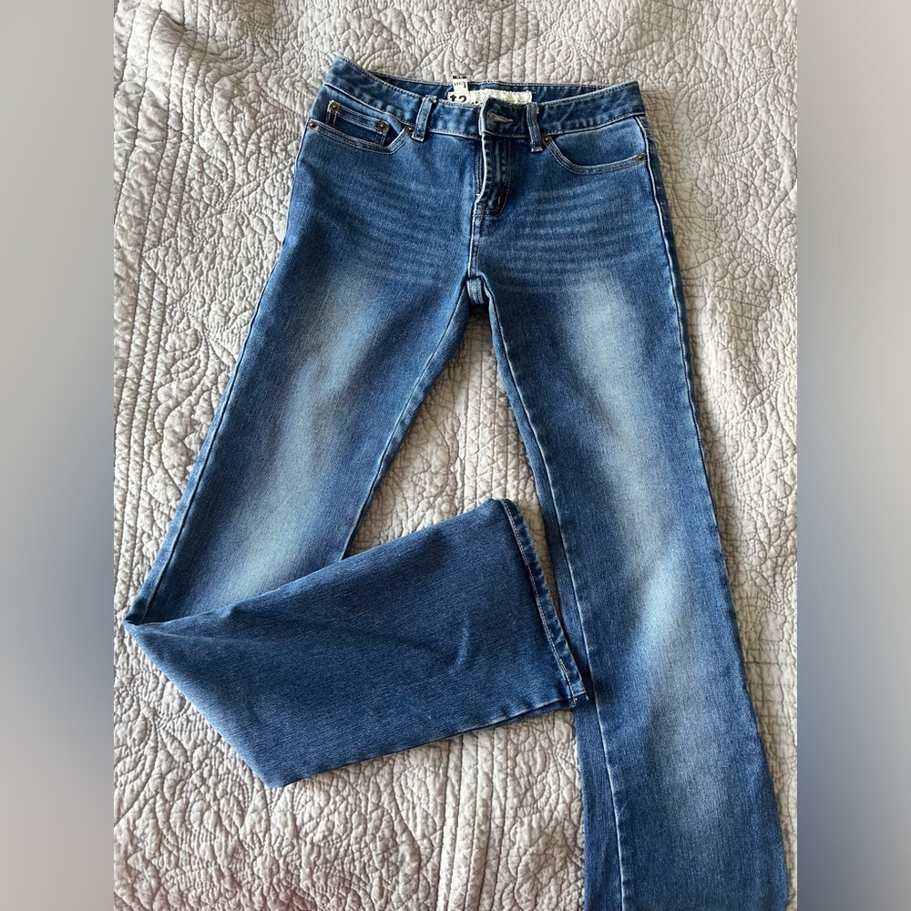 T2 blue jeans size 26, inseam 31, length 39.